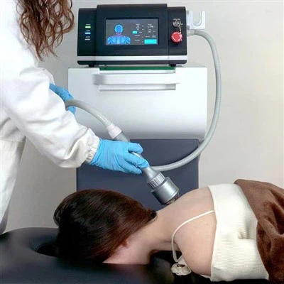 فئة الرابع من طاقة عالية 30 واط الجهاز البيطري لعلاج العلاج بالليزر لعلاج الليزر لتخفيف الألم 980nm 1064nm الأكثر فعالية